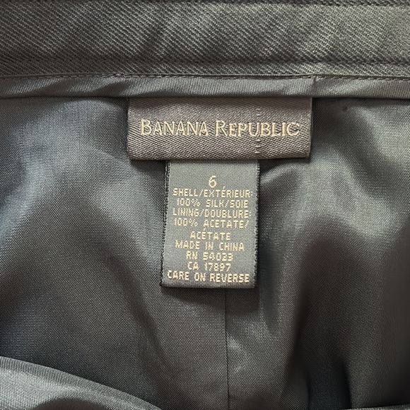 Banana Republic 100% silk knee length pencil skirt - Picture 2 of 8